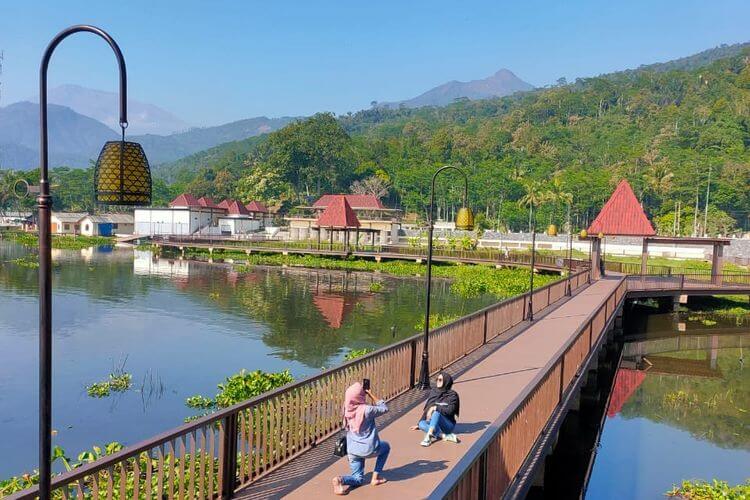 Bukit Cinta Rawa Pening